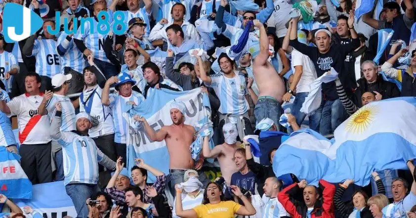 ĐT Argentina nhận án phạt sau khi nhiều CĐV quá khích đã có hành động không đẹp (Ảnh: The Independent). ĐT Argentina nhận án phạt sau khi nhiều CĐV quá khích đã có hành động không đẹp (Ảnh: The Independent).