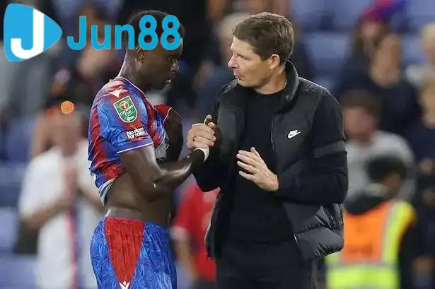 Trung vệ người anh vẫn là trụ cột trong sơ đồ của hlv Oliver Glasner tại Crystal Palace. (Ảnh: Nền tảng X) Trung vệ người anh vẫn là trụ cột trong sơ đồ của hlv Oliver Glasner tại Crystal Palace. (Ảnh: Nền tảng X)