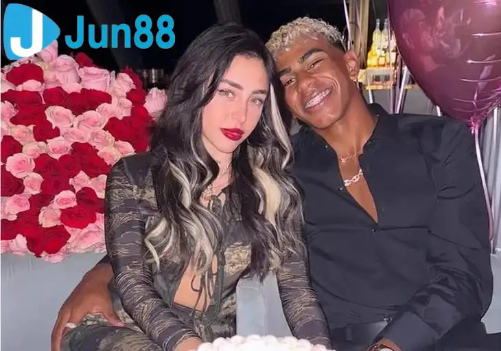 Yamal và bạn gái vừa lên tiếng xác nhận tình cảm vẫn bền chặt. (Ảnh: Nền tảng X)