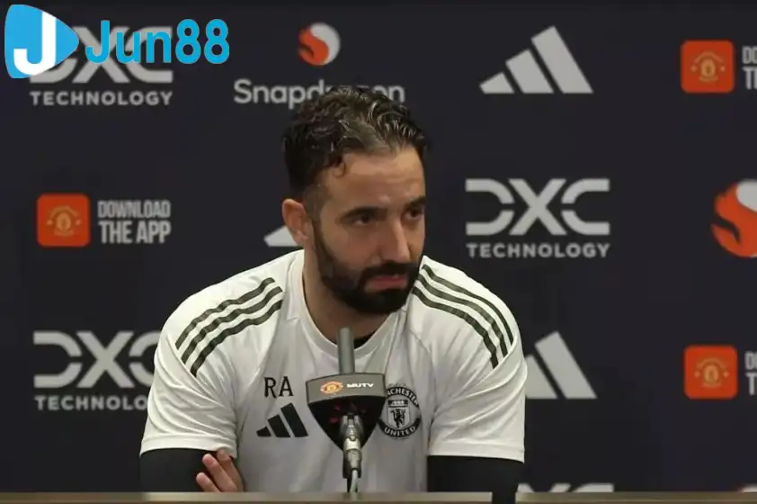 Amorim đã có những chia sẻ về quan điểm trước đó của Sean Dyche. Ảnh: The Mirror Amorim đã có những chia sẻ về quan điểm trước đó của Sean Dyche. Ảnh: The Mirror