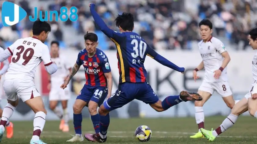 Suwon FC được đánh giá cao hơn ở trận đấu này.